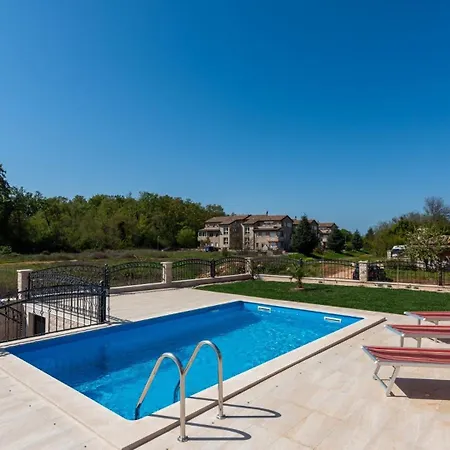 Villa Nia With Private Pool *