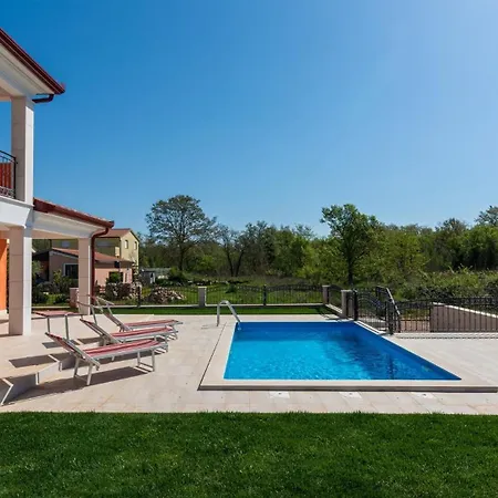 Villa Nia With Private Pool Karigador