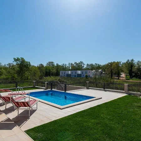 Nia With Private Pool