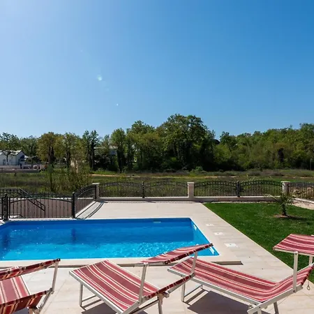 Villa Nia With Private Pool *