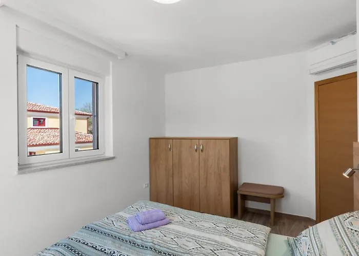 Nia With Private Pool