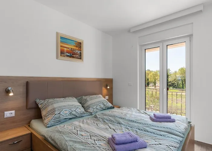 Nia With Private Pool Karigador