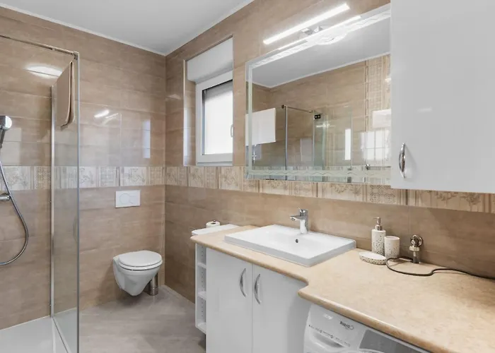 Nia With Private Pool Karigador