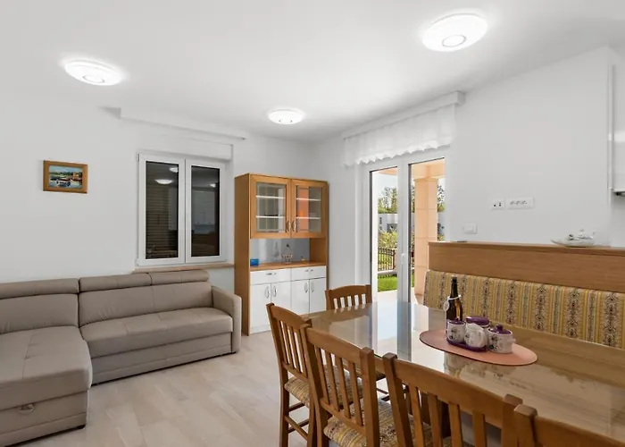 Nia With Private Pool