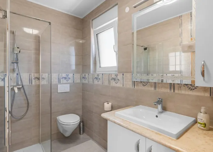 Nia With Private Pool Karigador