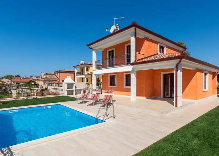 Nia With Private Pool